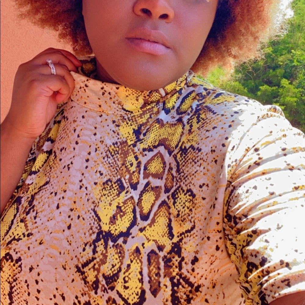Plus size fitted snake print dress - Picture 2 of 4